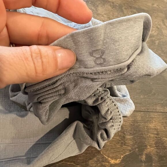 Lululemon Ebb & Flow Crop Seamless Heather
Gray Sz- 8 - Picture 10 of 11